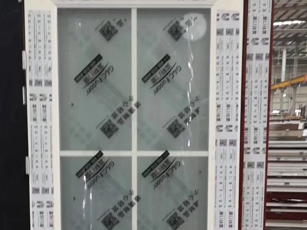 装修完成后你会撕掉门窗上的保护膜吗